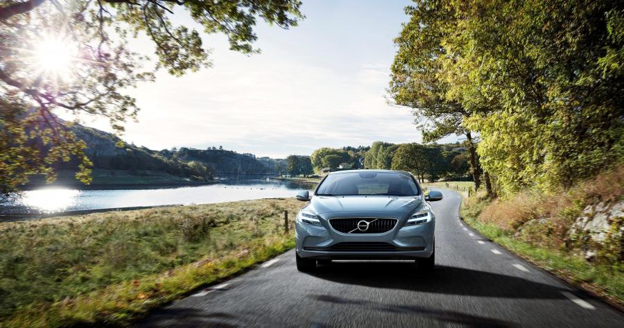  Volvo V40 T4 Momentum 2016 года  (WW) (фото 6 из 18)